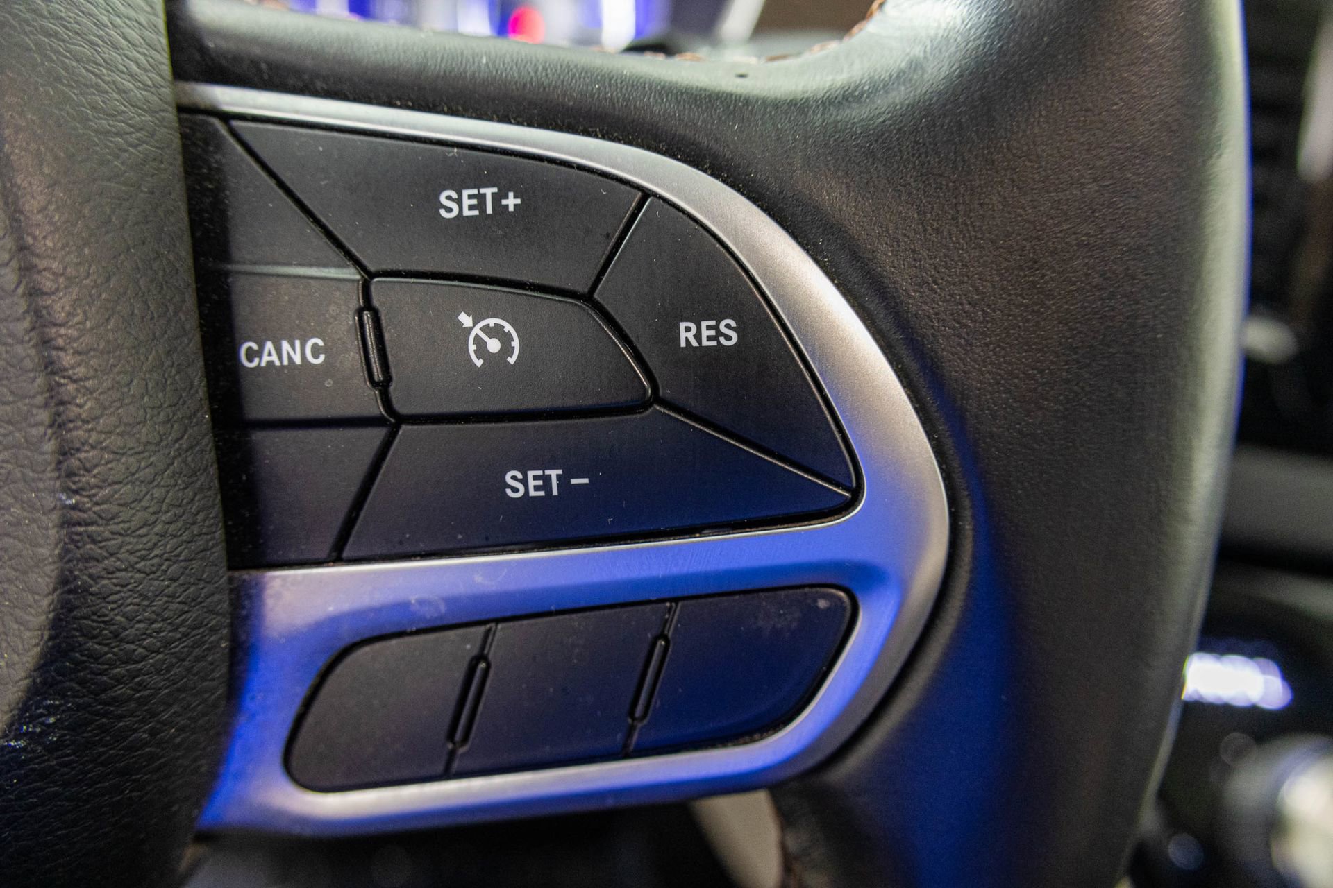 Used 2018 Chrysler Pacifica Touring-L image 31