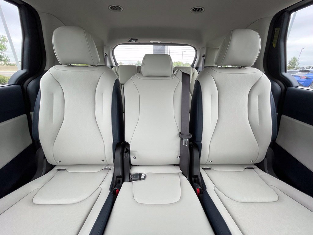 New 2026 Kia Carnival EX FWD image 30