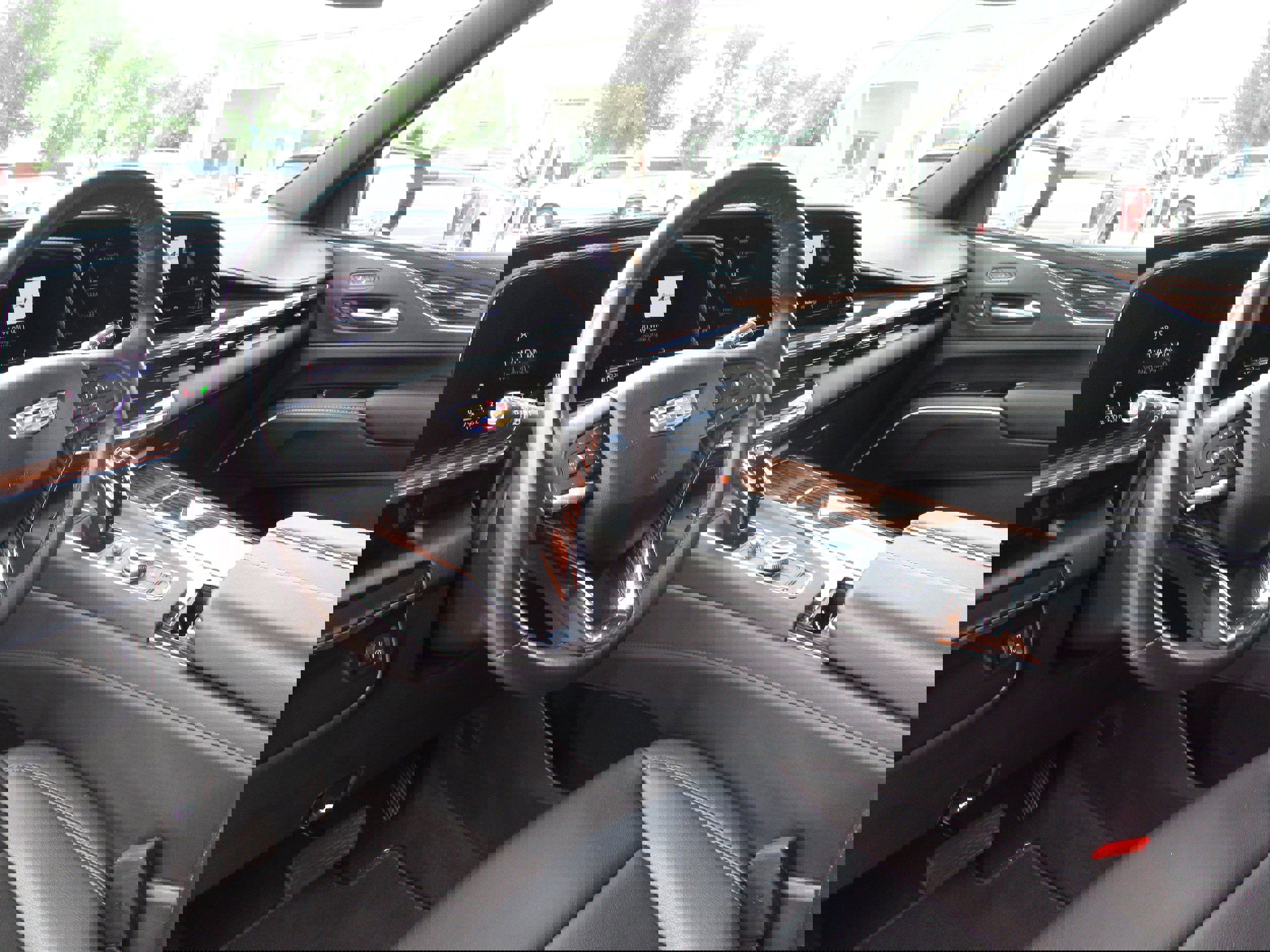 Used 2024 Cadillac Escalade Luxury image 13