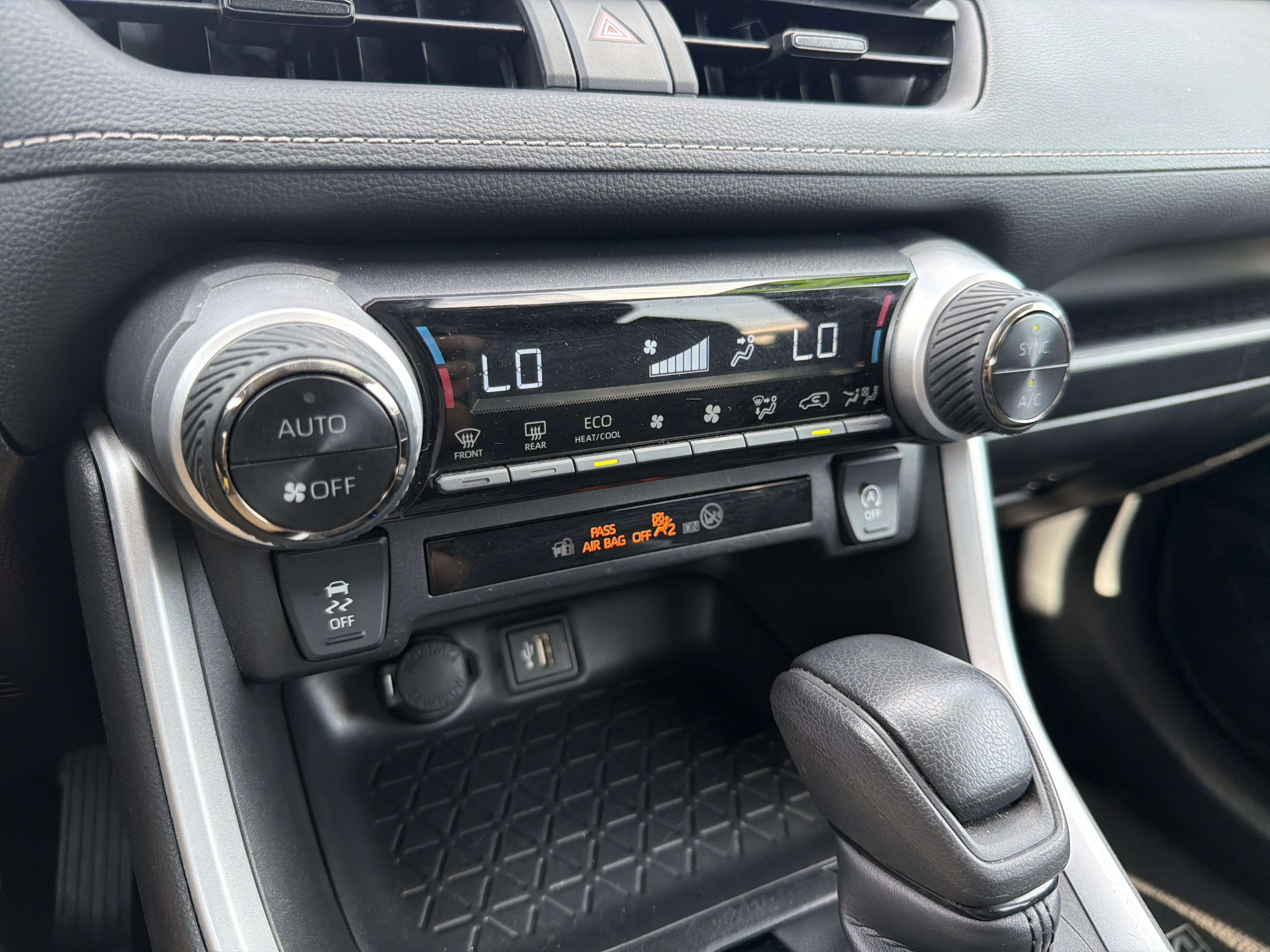 Certified 2025 Toyota RAV4 XLE FWD image 8