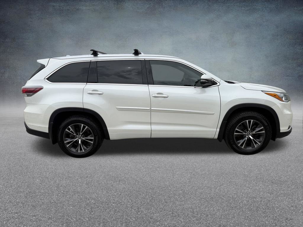 Used 2016 Toyota Highlander XLE AWD/4WD image 7