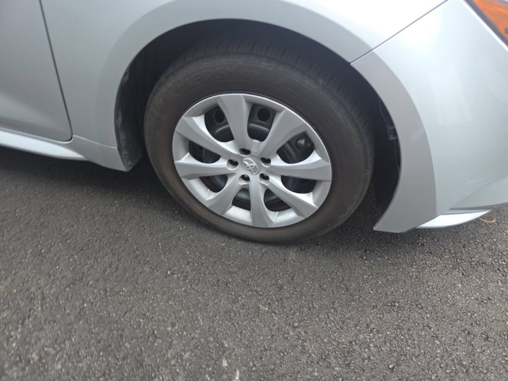 Used 2025 Toyota Corolla LE FWD image 18
