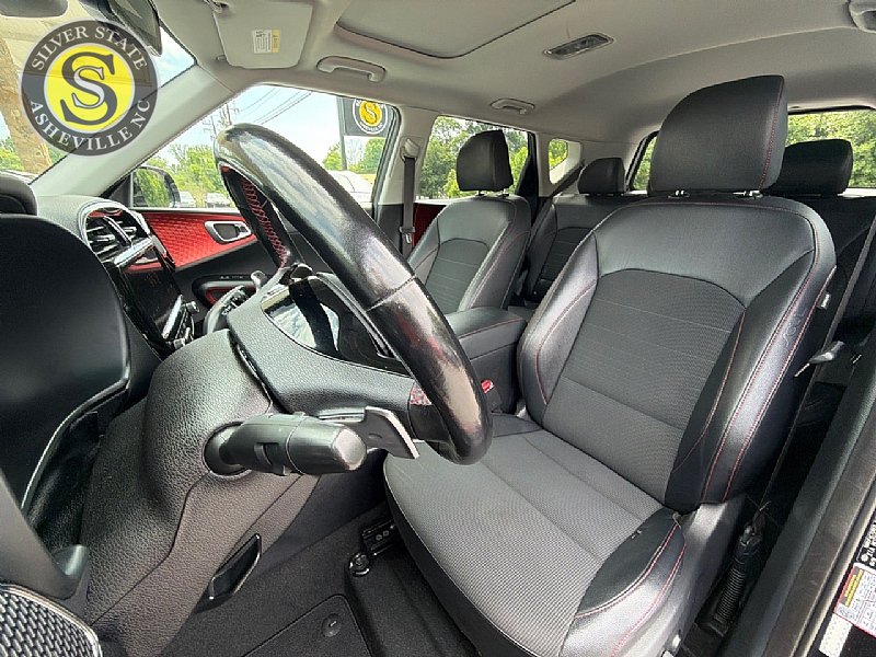 Used 2020 Kia Soul GT-Line Turbo FWD image 12
