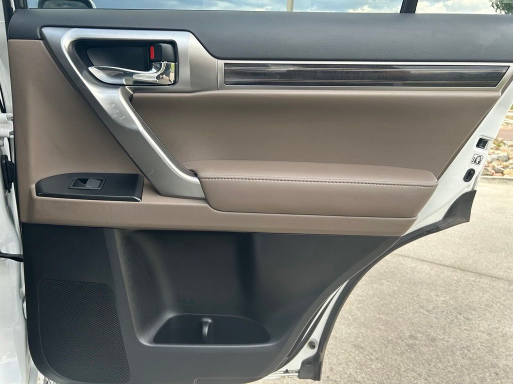 Used 2022 Lexus GX 460 Premium w/ Premium Package AWD/4WD image 29