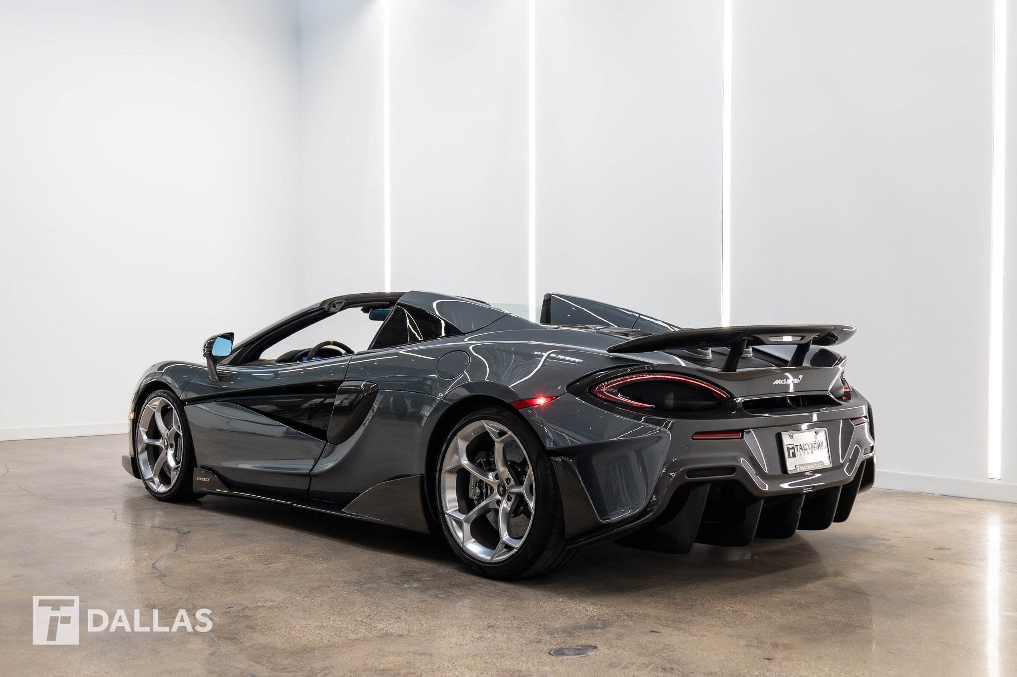 Used 2020 McLaren 600LT Spider RWD image 12