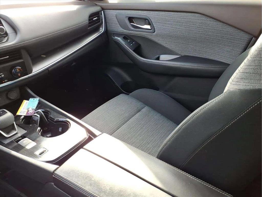 Used 2023 Nissan Rogue SV image 12