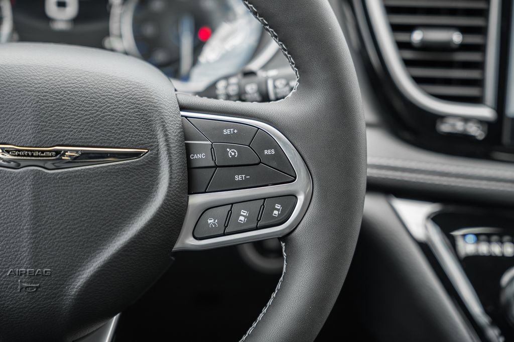 New 2025 Chrysler Pacifica Select image 23