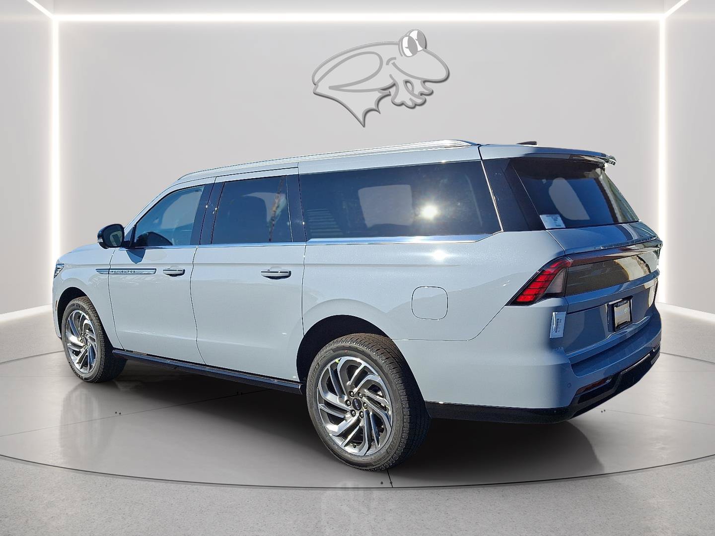 New 2025 Lincoln Navigator L Reserve AWD/4WD image 3