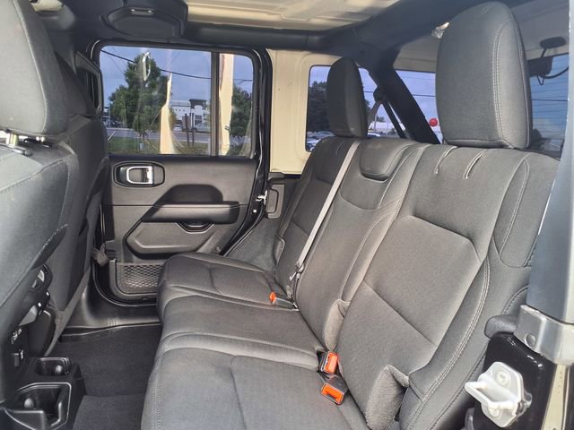 Used 2022 Jeep Wrangler Unlimited Sahara AWD/4WD image 17