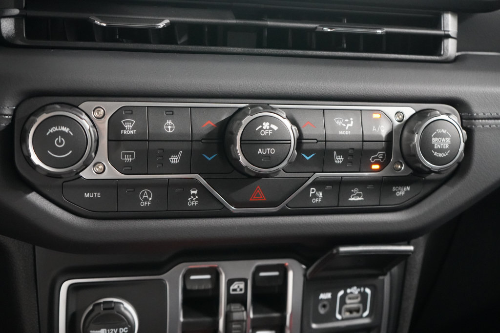New 2026 Jeep Wrangler Unlimited Sahara AWD/4WD image 17