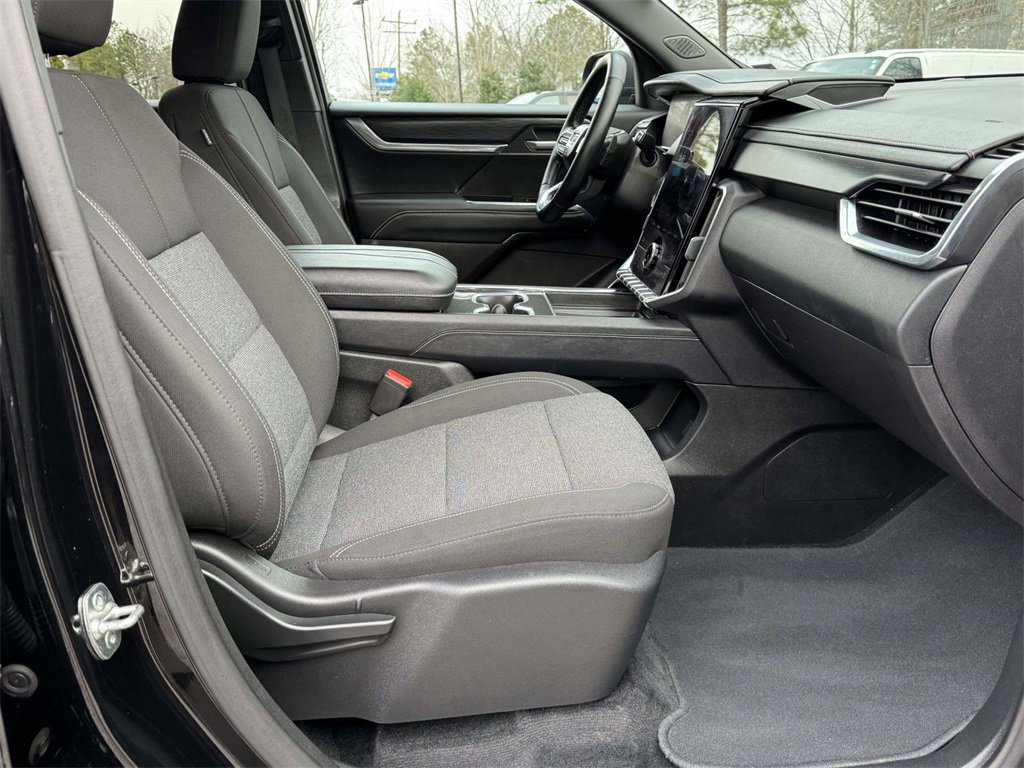 Used 2025 GMC Acadia Elevation image 14