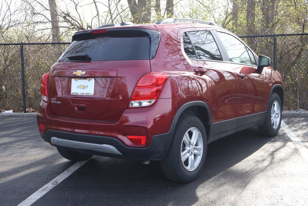 Used 2022 Chevrolet Trax LT w/ LT Convenience Package image 9