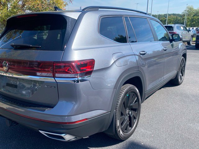 Certified 2024 Volkswagen Atlas SE w/ Black Wheel Package AWD/4WD image 11