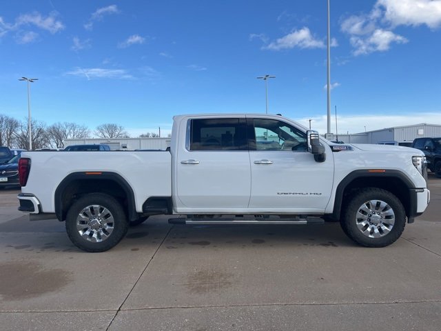 Used 2024 GMC Sierra 3500 Denali image 2