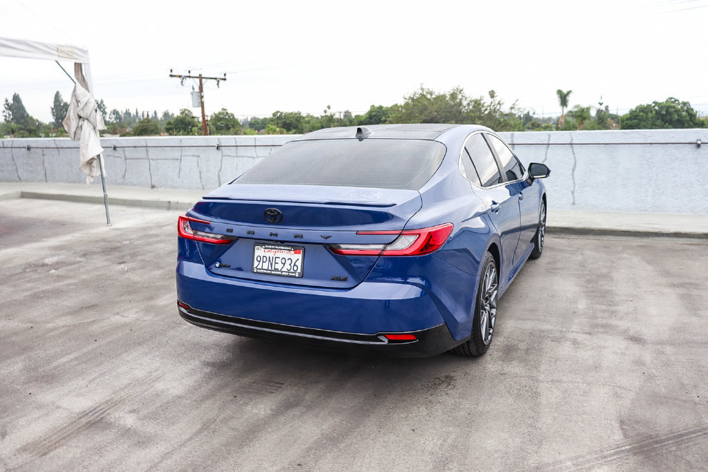 Used 2025 Toyota Camry XLE FWD image 9