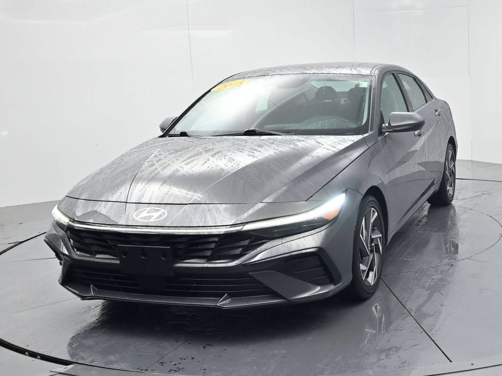 Used 2025 Hyundai Elantra SEL FWD image 3
