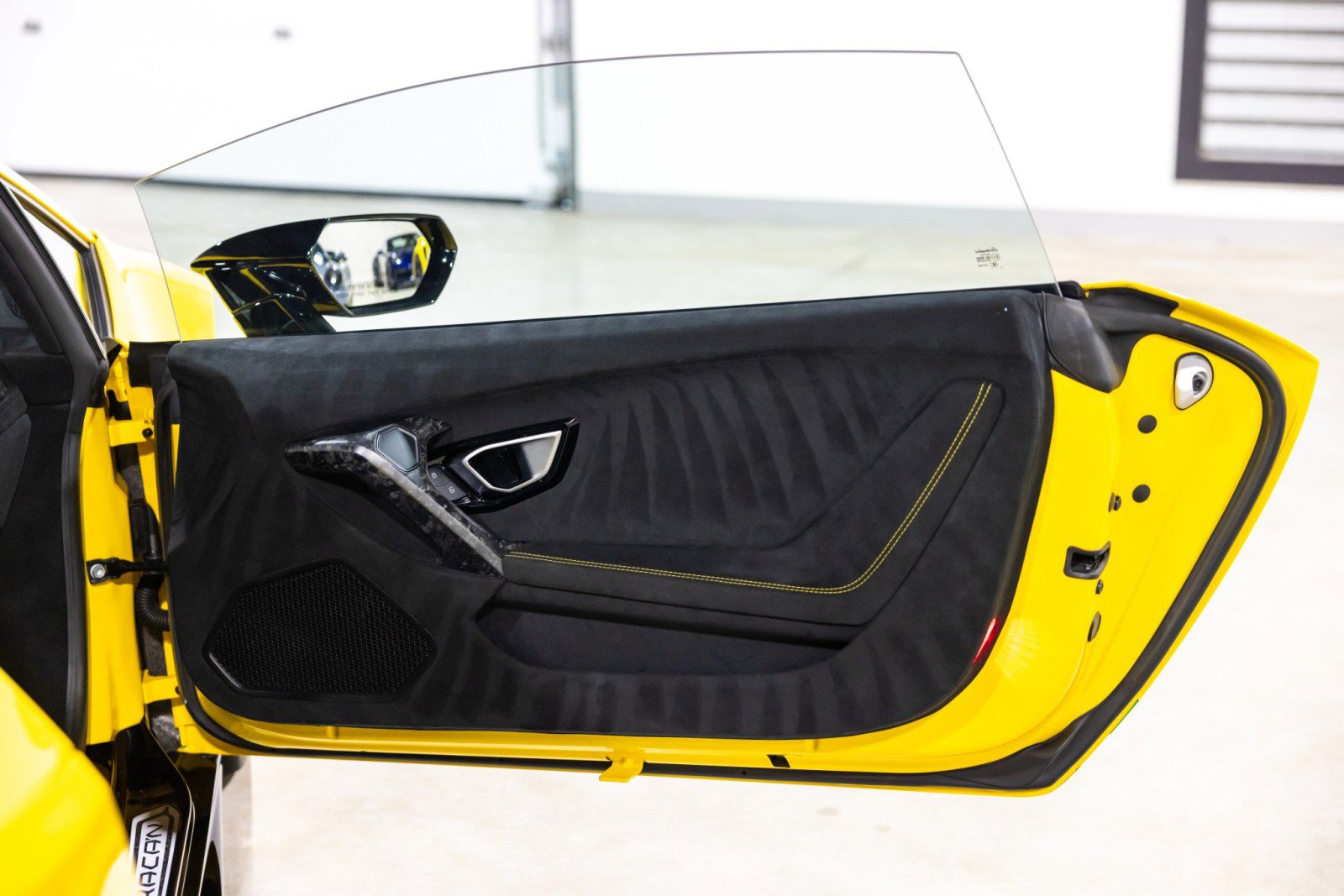 Used 2018 Lamborghini Huracan Performante image 28