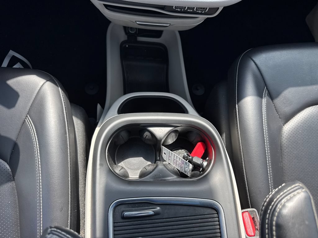 Used 2023 Chrysler Pacifica Touring-L FWD image 23