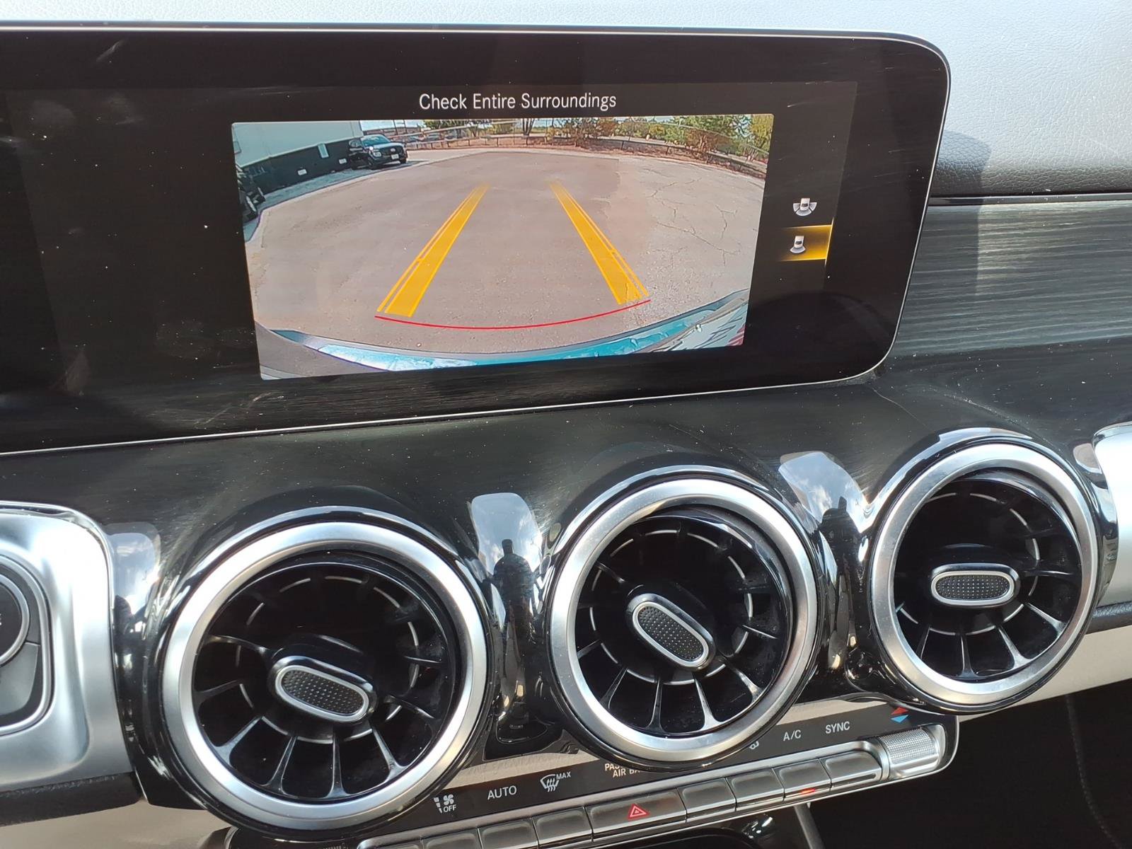Used 2023 Mercedes-Benz GLB 250 4MATIC image 22