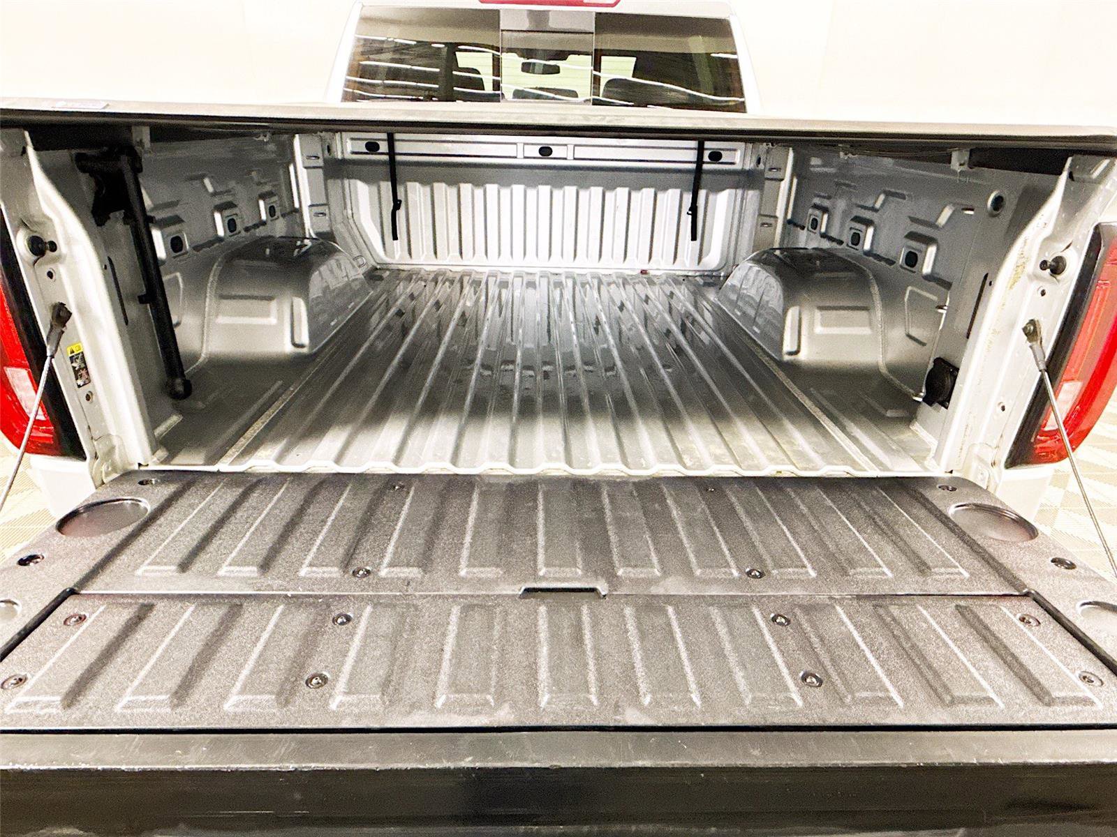 Used 2019 GMC Sierra 1500 SLT w/ SLT Premium Package AWD/4WD image 18