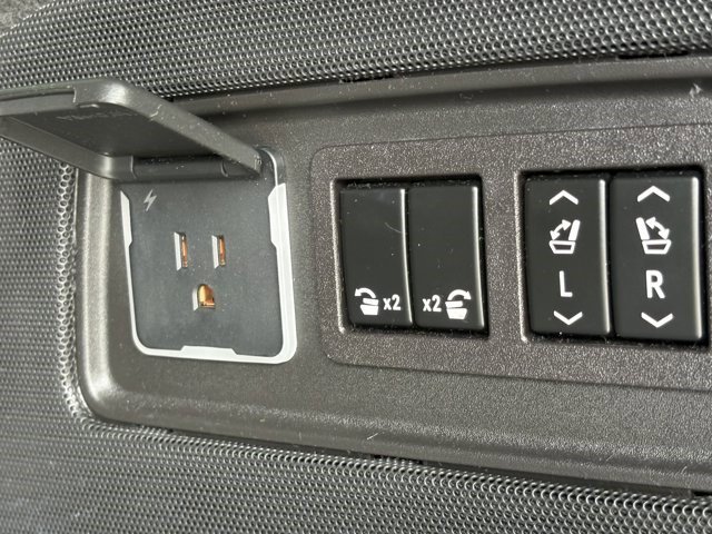 Certified 2023 Cadillac Escalade Premium Luxury w/ Performance Package image 10