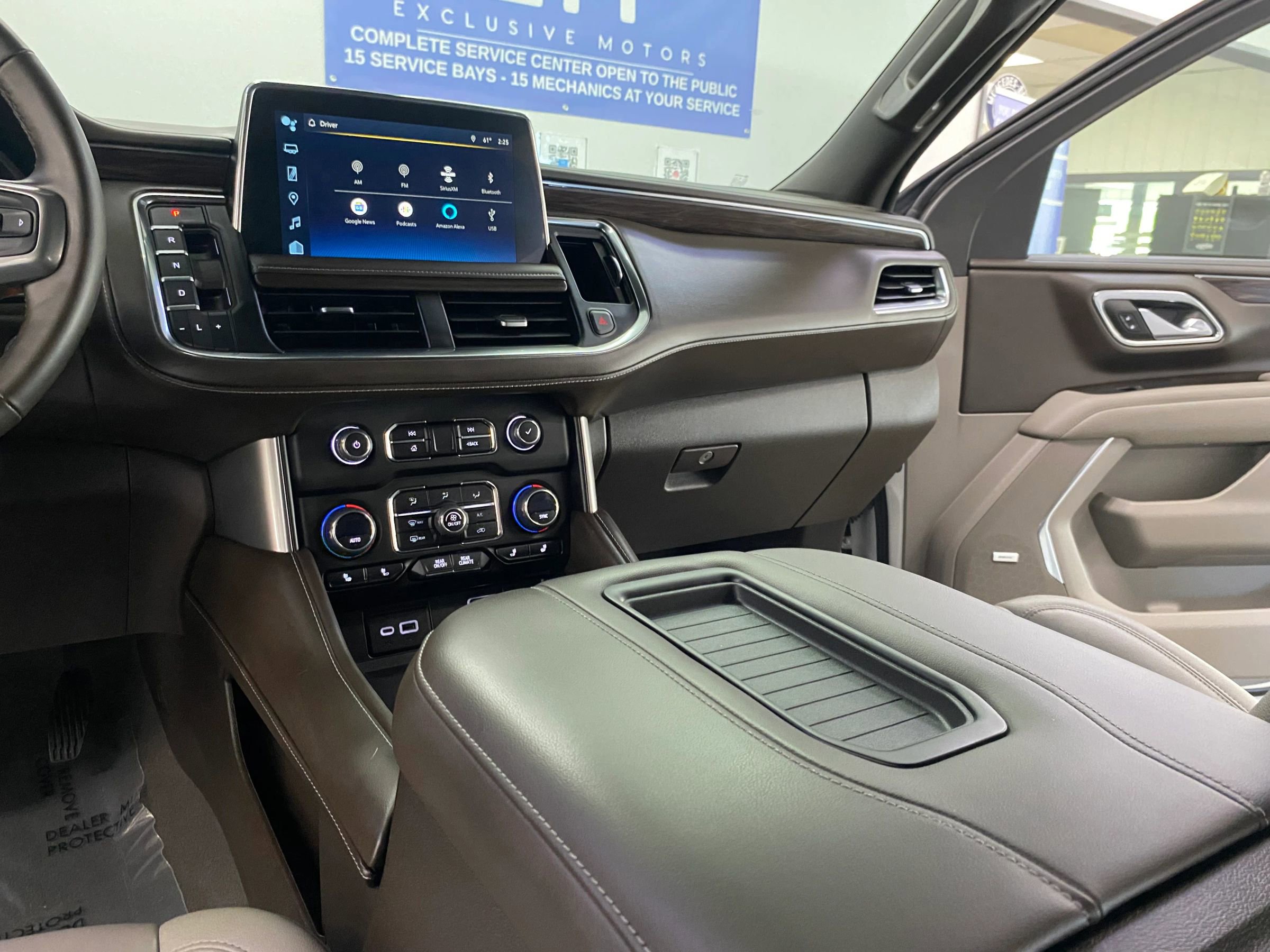 Used 2023 Chevrolet Tahoe LT w/ LT Signature Package image 19