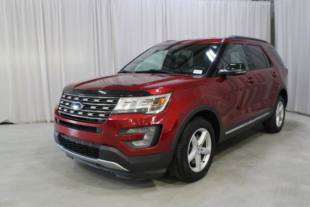 Used 2017 Ford Explorer XLT w/ Equipment Group 202A AWD/4WD image 36