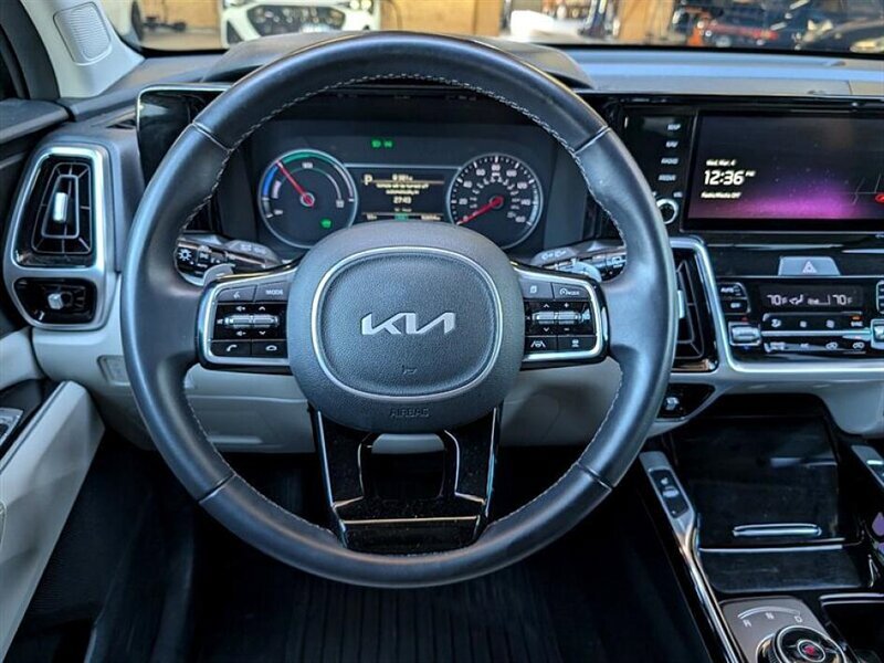 Used 2022 Kia Sorento SX image 19