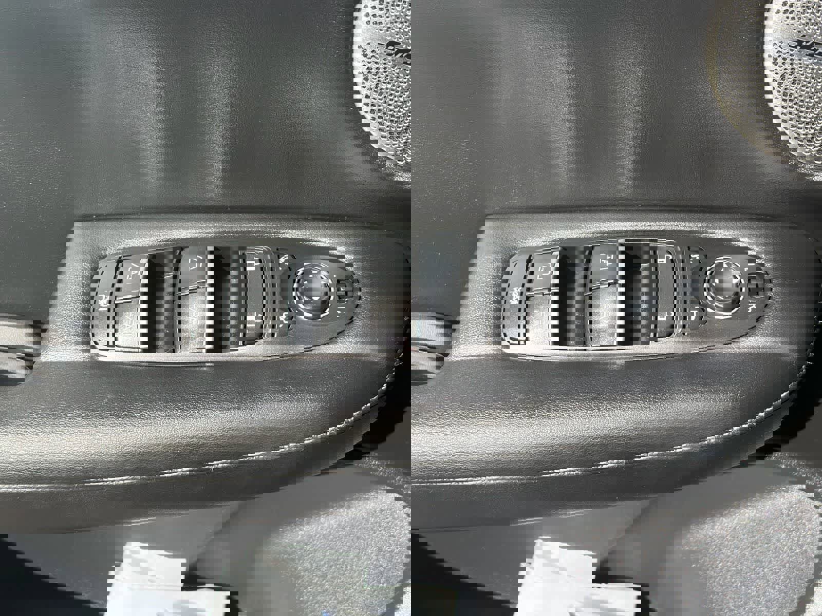 Used 2022 INFINITI QX50 Sensory image 18