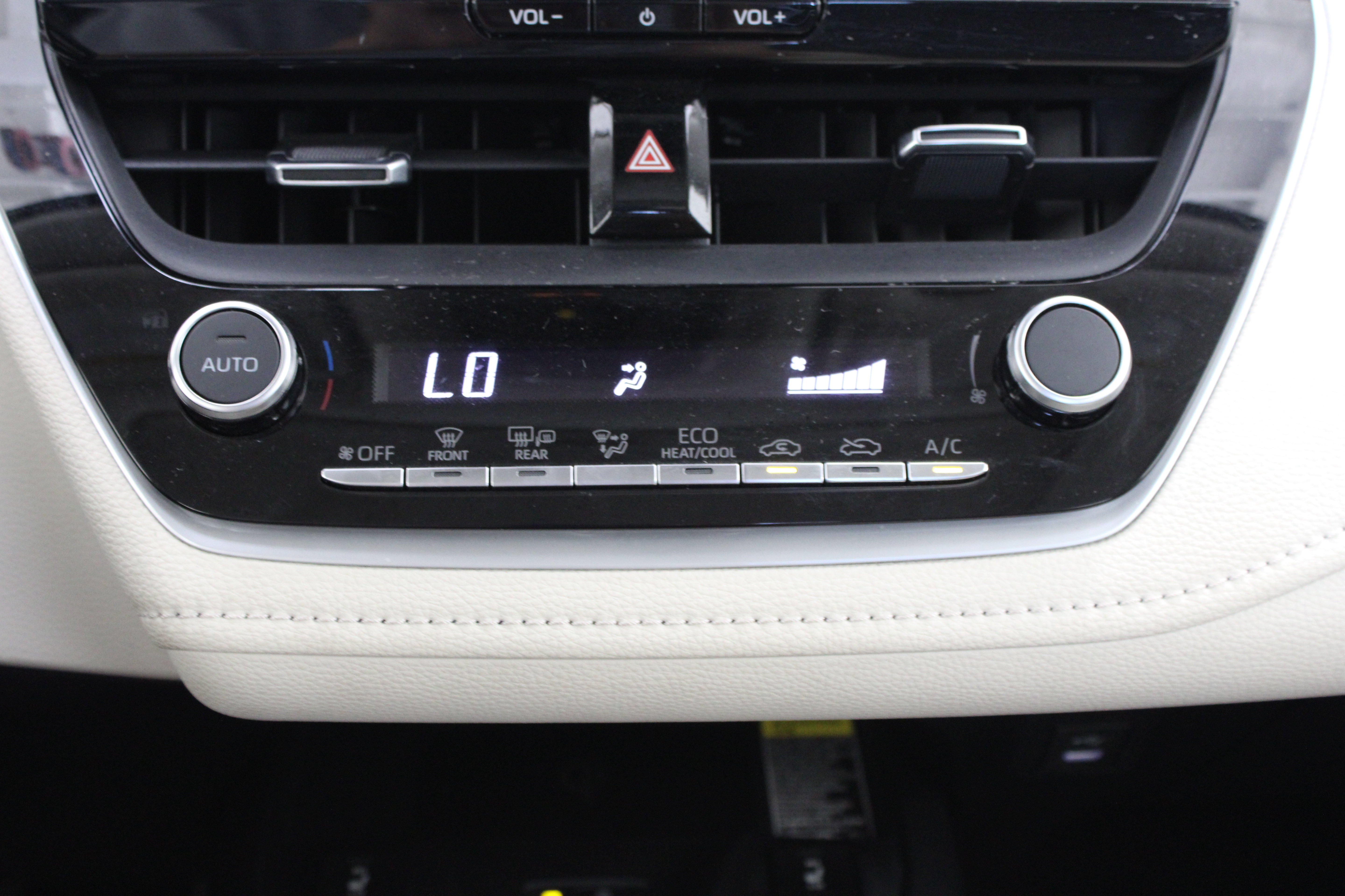 Used 2025 Toyota Corolla XLE FWD image 19