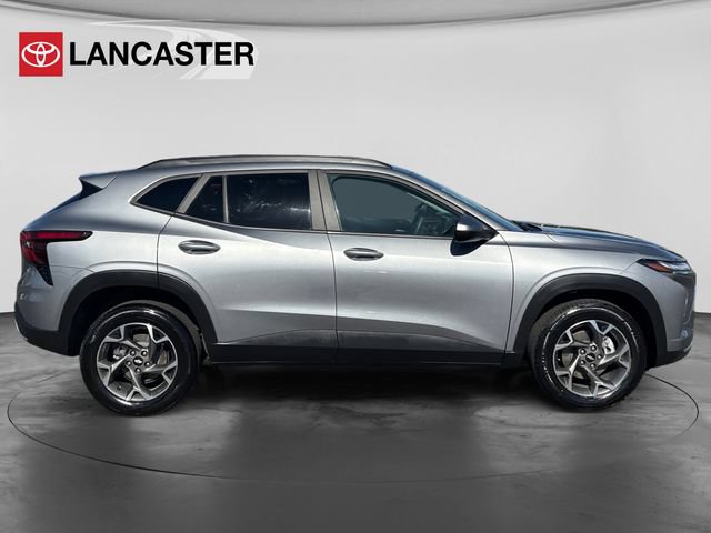 Used 2025 Chevrolet Trax LT FWD image 8