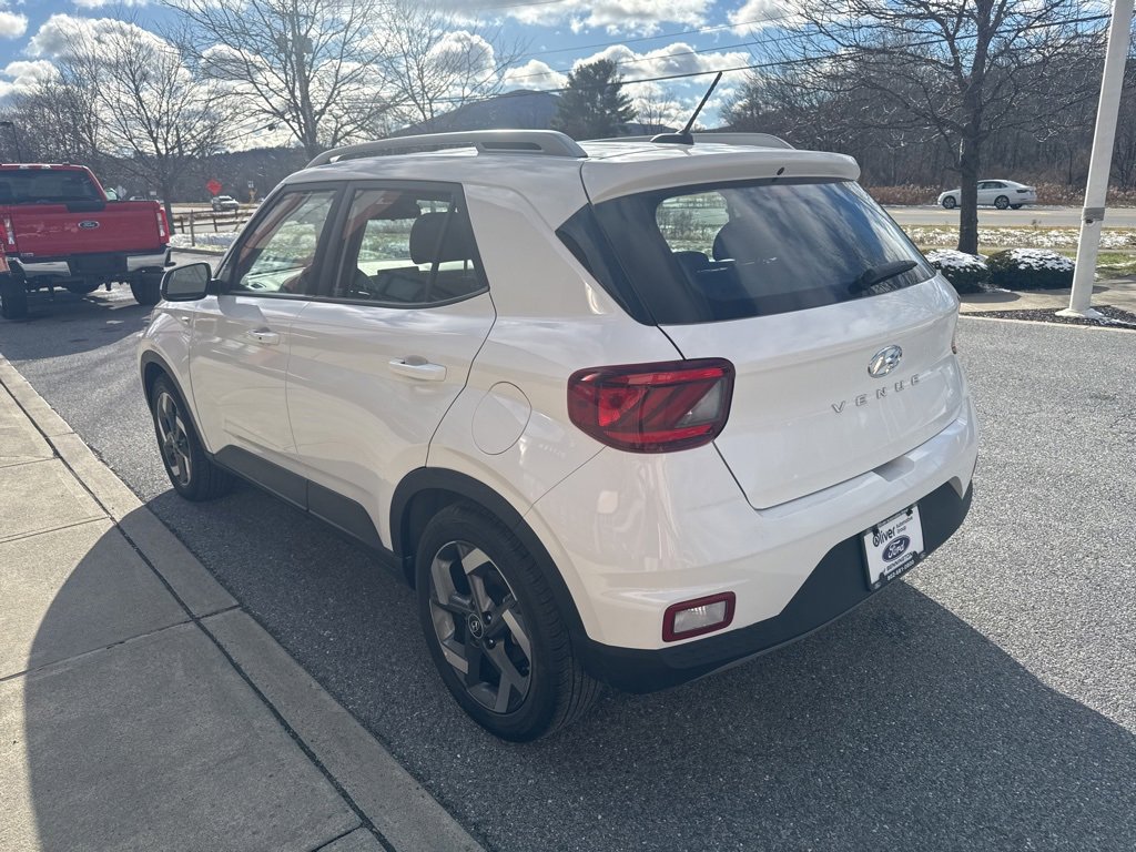 Used 2025 Hyundai Venue SEL image 5