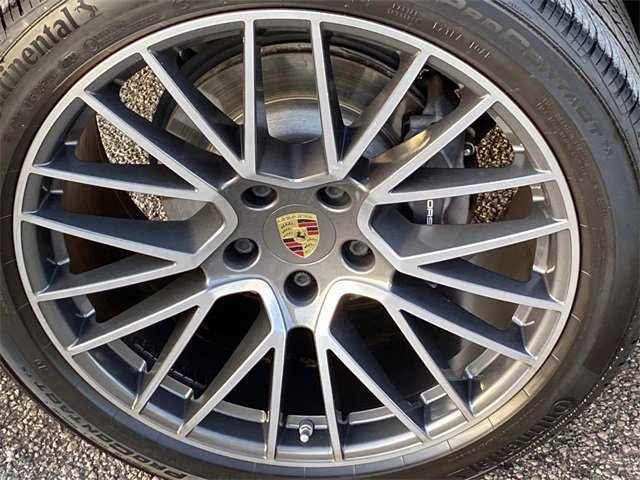 Used 2022 Porsche Cayenne Platinum Edition image 27