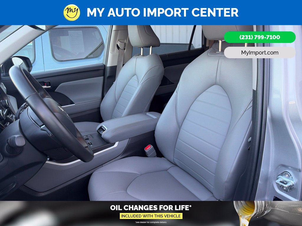 Used 2023 Toyota Highlander XLE AWD/4WD image 7
