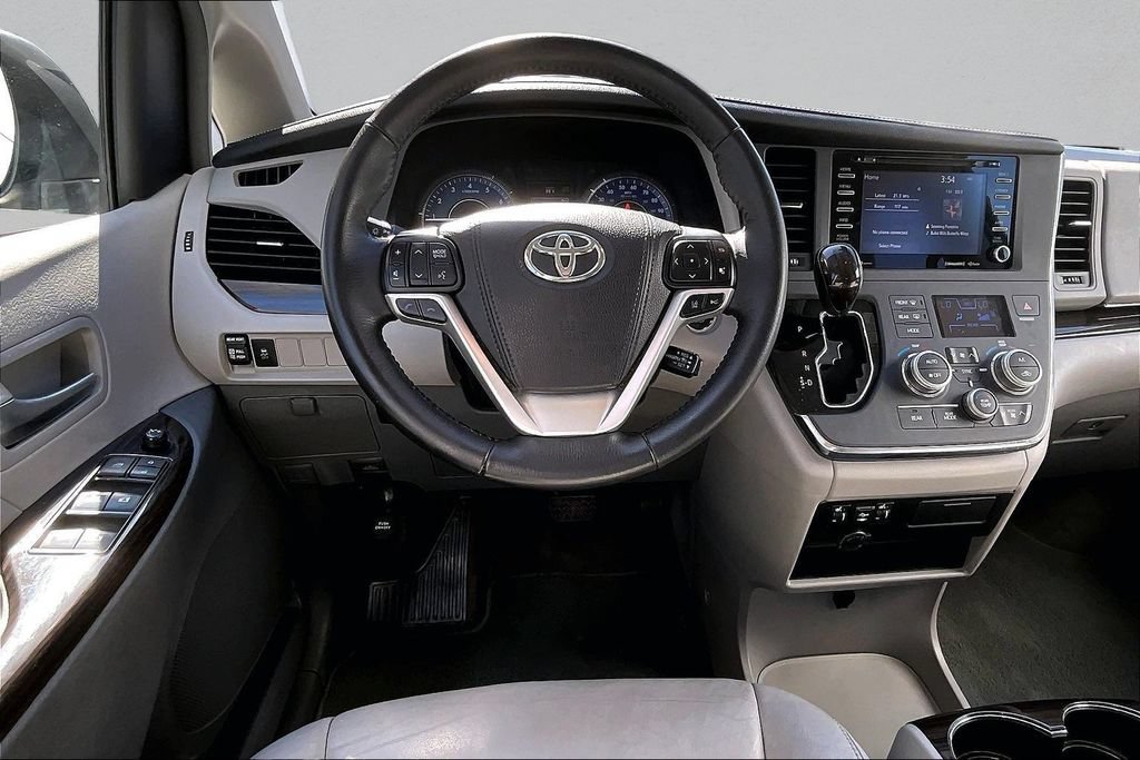 Used 2018 Toyota Sienna XLE AWD/4WD image 9