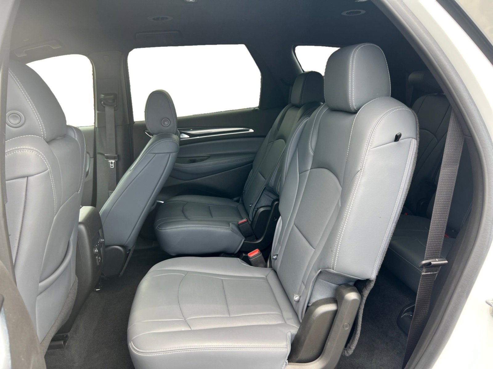 Used 2023 Buick Enclave Essence image 12