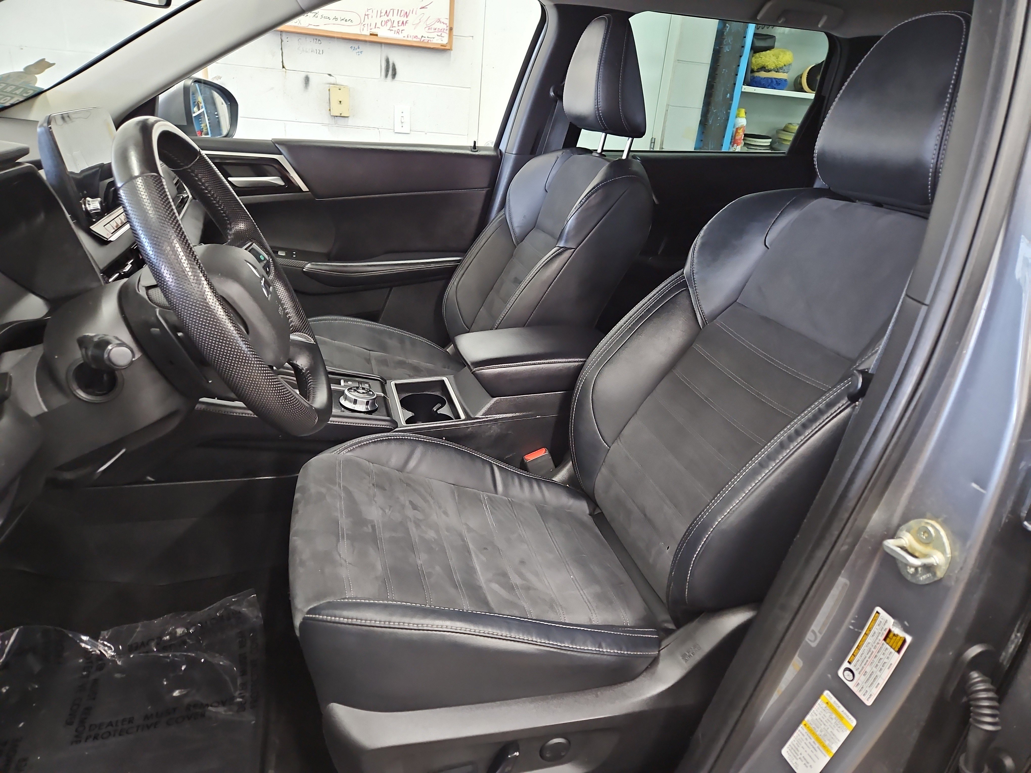 Used 2023 Mitsubishi Outlander SE image 8