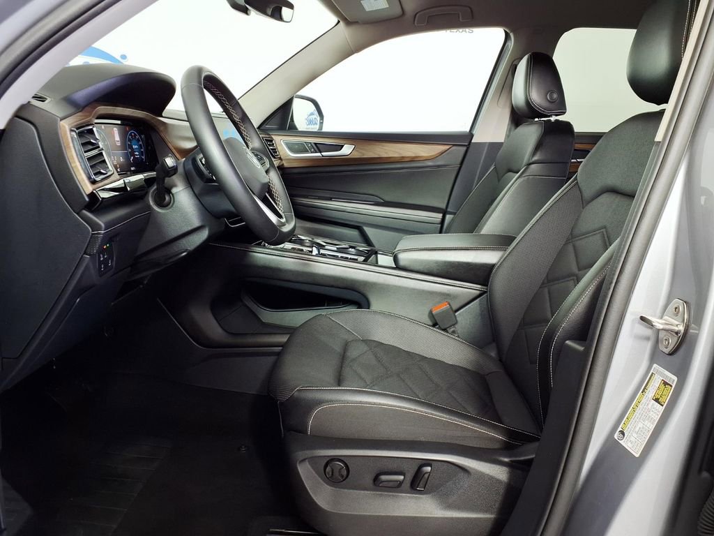 Used 2024 Volkswagen Atlas SE AWD/4WD image 7