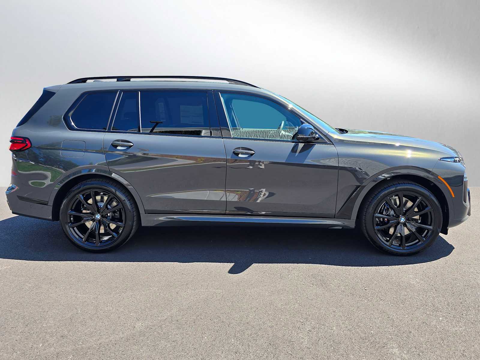 New 2026 BMW X7 M60i image 2