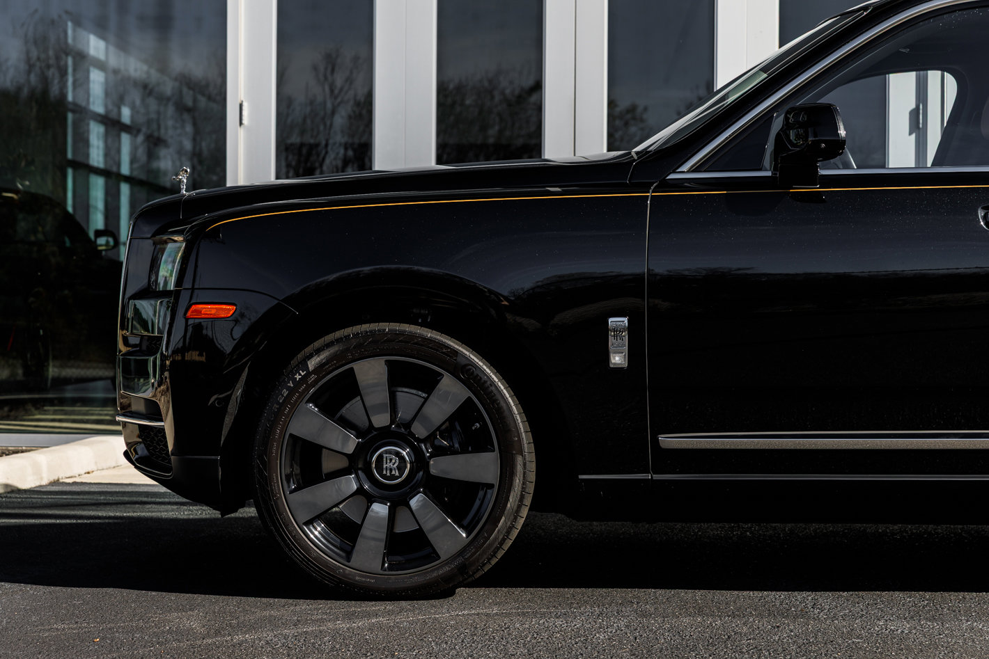 Used 2024 Rolls-Royce Cullinan Base w/ Cullinan Package image 6