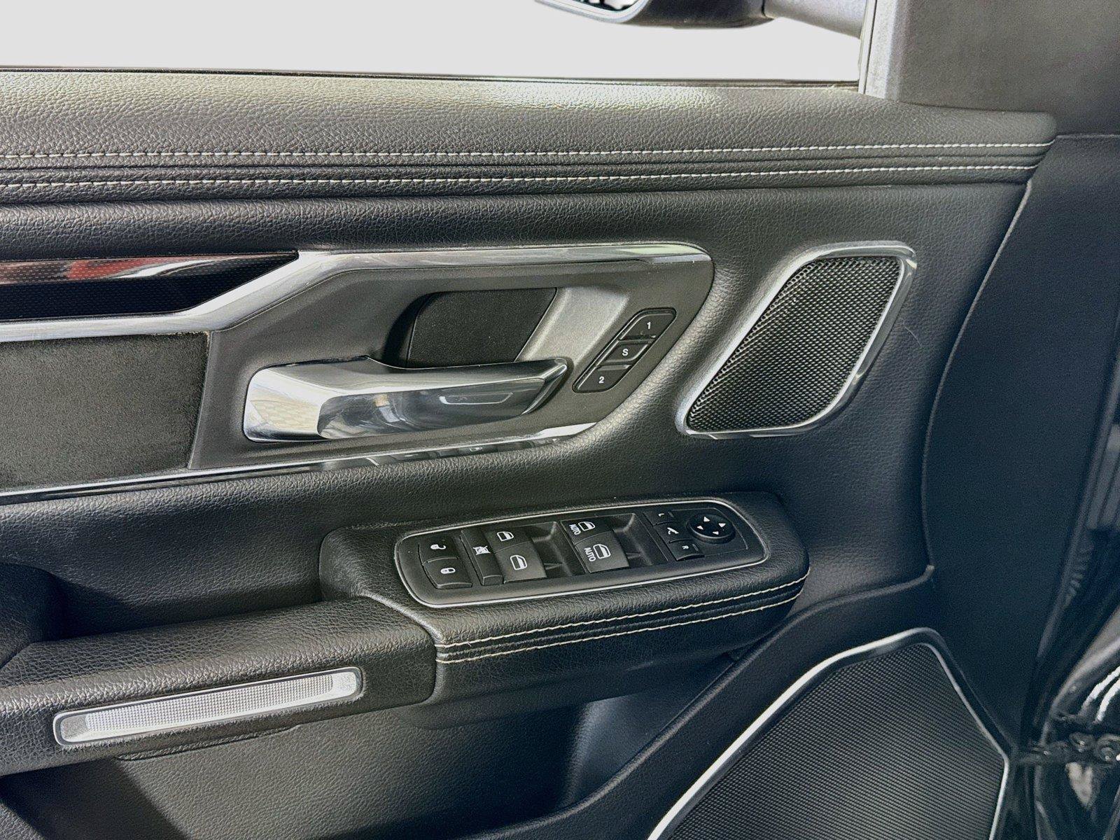 Used 2019 RAM 1500 Laramie AWD/4WD image 9