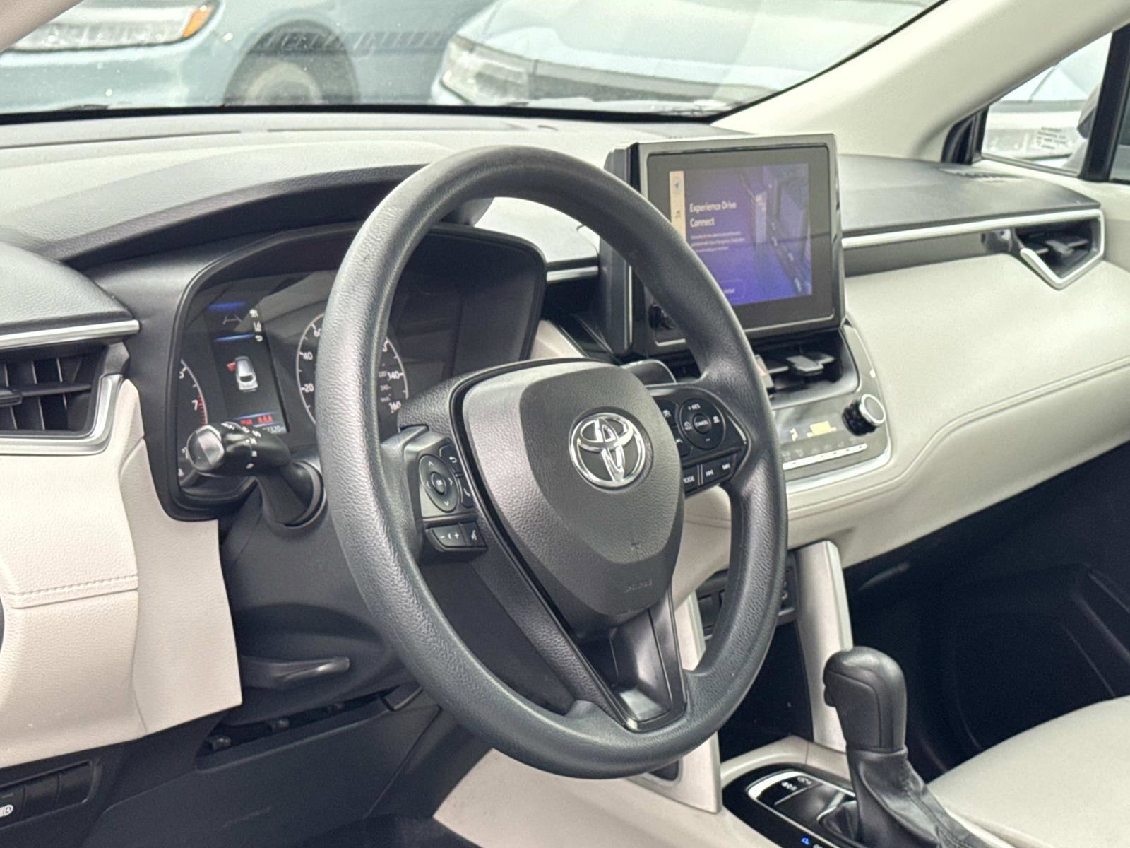 Used 2023 Toyota Corolla Cross L image 12