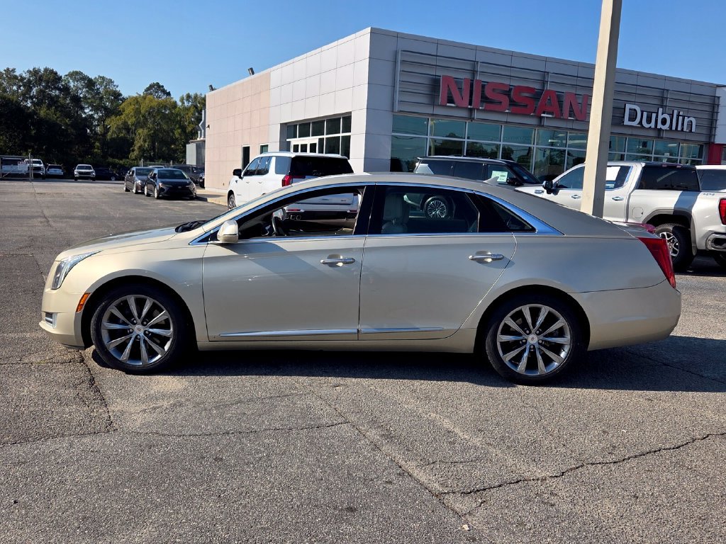 Used 2013 Cadillac XTS Luxury FWD image 2