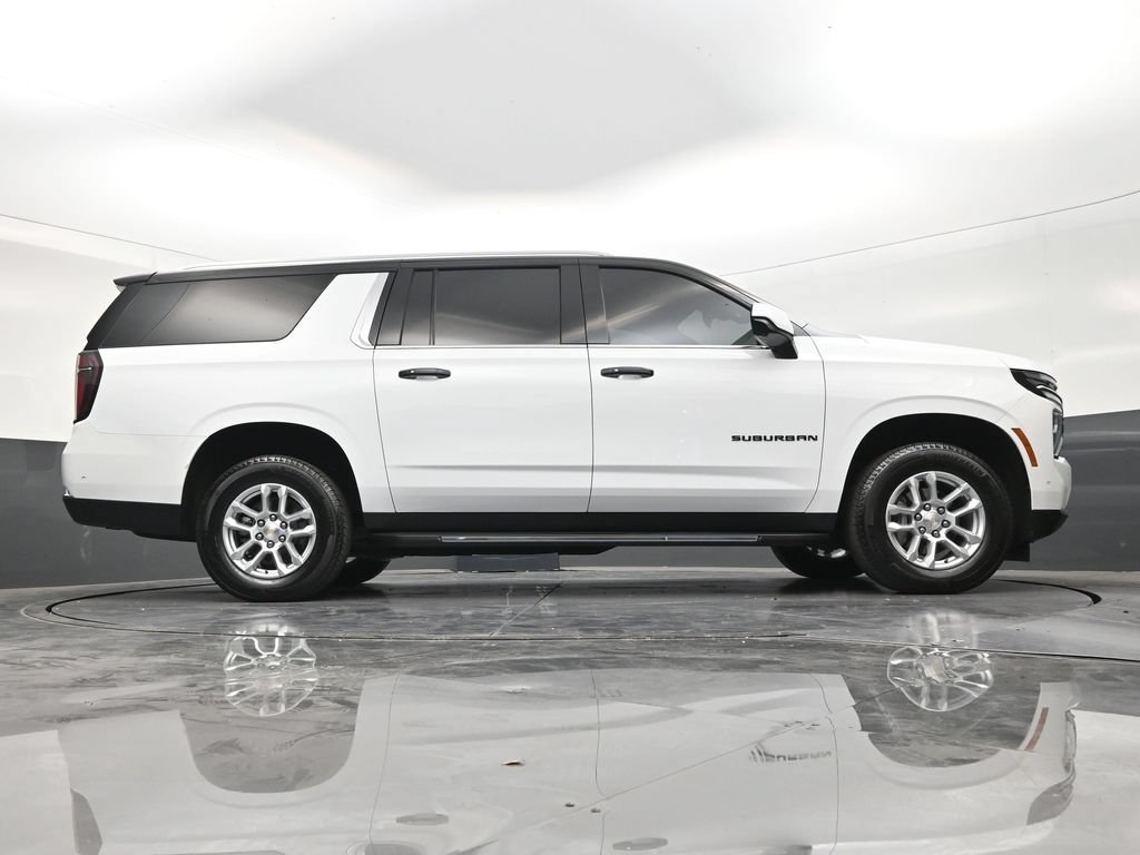 Used 2025 Chevrolet Suburban LS RWD image 24