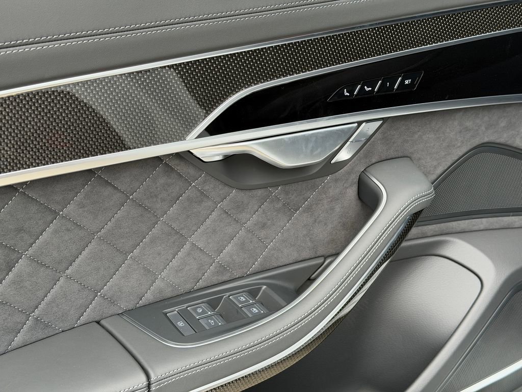 Used 2025 Audi S8 image 32