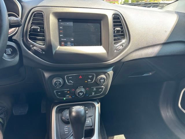 Used 2018 Jeep Compass Latitude w/ Popular Equipment Group AWD/4WD image 18