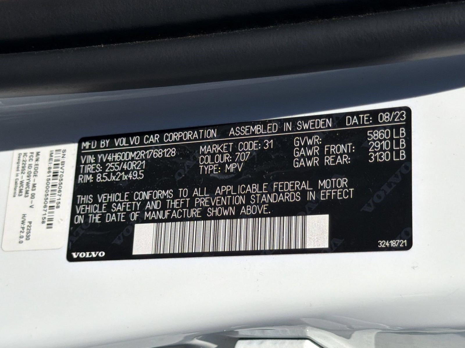 Certified 2024 Volvo XC60 T8 Ultimate w/ Protection Package Premier AWD/4WD image 25