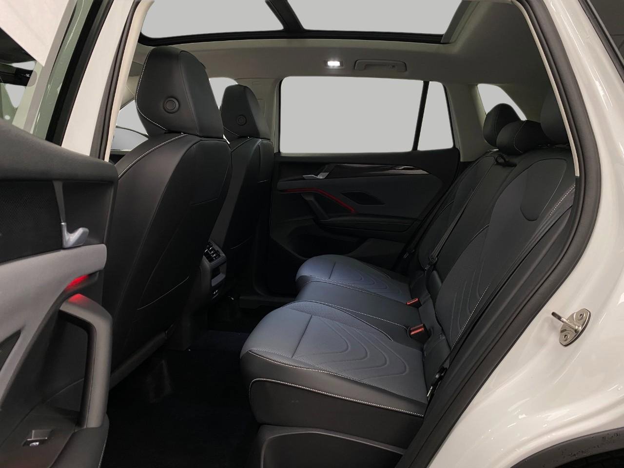 New 2026 Volkswagen Tiguan SE image 25