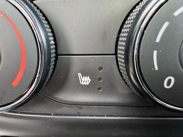 Used 2025 Chevrolet Trax RS w/ Sunroof Package image 20