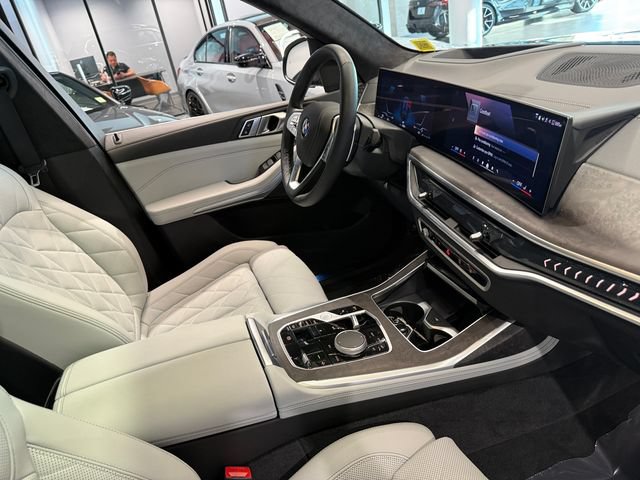 Used 2024 BMW X7 xDrive40i w/ Parking Assistance Package AWD/4WD image 26